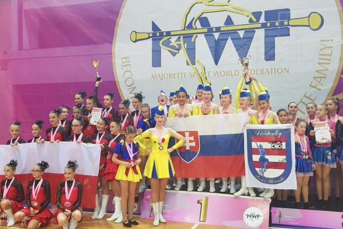 Ilustračný obrázok k článku Zaslúžia si klobúk dole: Mažoretky Diridonky hviezdili v Záhrebe