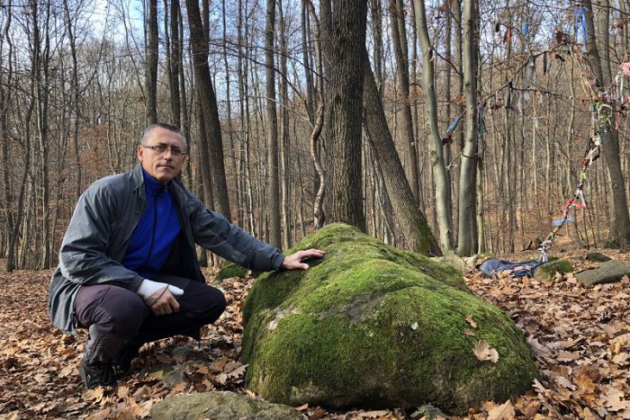 Ilustračný obrázok k článku Tip na výlet: Raslavkameň priťahuje ezoterikov i ženy, ktoré sa chcú dobre vydať či nemôžu otehotnieť