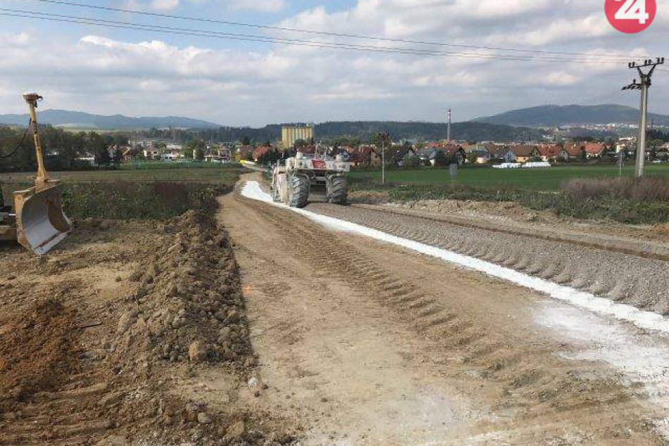 Ilustračný obrázok k článku Takto pokročili práce na diaľničnom privádzači Lietavská Lúčka: Októbrové FOTO