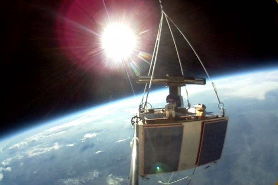 Ilustračný obrázok k článku FOTO zo stratosféry: Česi a Slováci vypustili "dvojičku" prvej československej družice