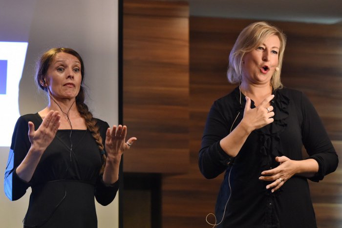 Ilustračný obrázok k článku Nepočujúci poukazujú na prekážky pri voľbách: Bez tlmočníka sú bezradní