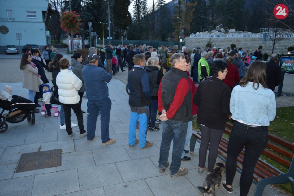 Ilustračný obrázok k článku Aktivisti žiadajú obnovu Kuneradského zámku: FOTO a VIDEO z protestného zhromaždenia