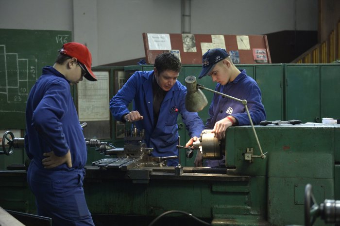 Ilustračný obrázok k článku Byť lídrom sa oplatí: Stredoškoláci z Považskej si popri štúdiu pekne prilepšili