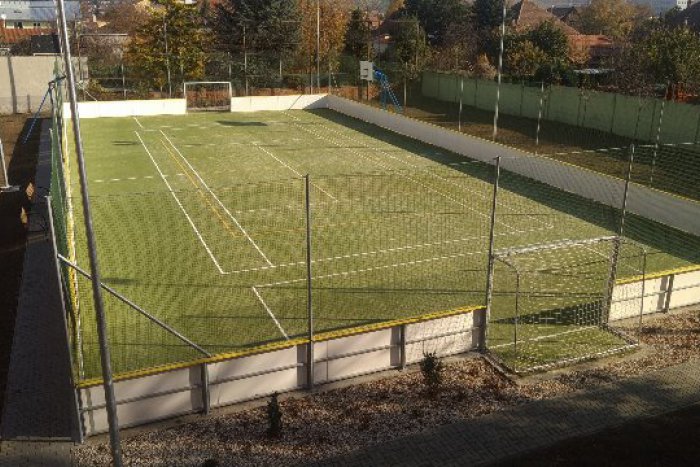 Ilustračný obrázok k článku Keď spoja sily škola i mesto: ZŠ sv. Jozefa sa teší z nového ihriska