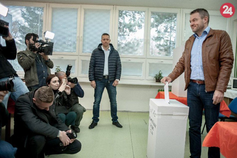 Ilustračný obrázok k článku Želá si vyššiu účasť než v minulosti: Premiér Pellegrini už odvolil v Bystrici, VIDEO