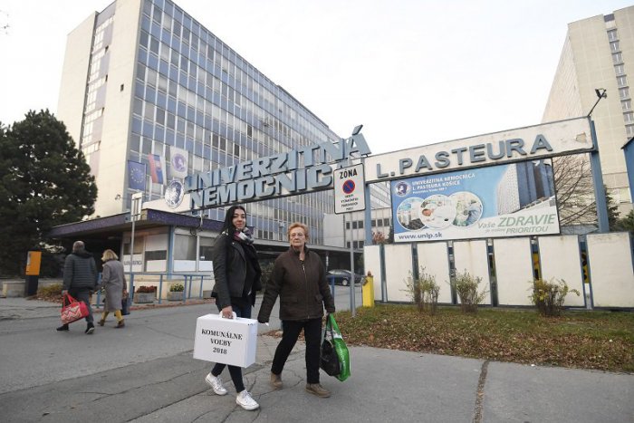 Ilustračný obrázok k článku VIDEO+FOTO: Mobilní pacienti košickej nemocnice na Triede SNP neprišli voliť