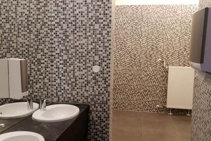 Ilustračný obrázok k článku FOTO: Keď za kultúrou, tak kultúrne...Nové toalety sa nachádzajú aj v mestskom dome kultúry