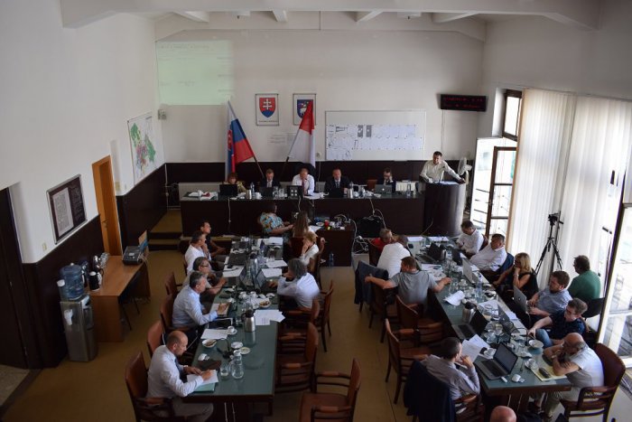 Ilustračný obrázok k článku Zloženie trenčianskeho zastupiteľstva: V mestskom parlamente bude sedieť 9 nových poslancov