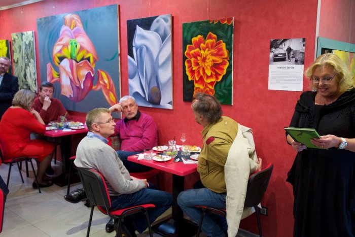 Ilustračný obrázok k článku Vernisáž výstavy Viktora Šefčíka bola spojená s ochutnávkou tradičných židovských špecialít