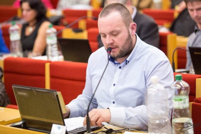 Ilustračný obrázok k článku Získal takmer 2000 hlasov Mikulášanov: Odkaz poslanca Michala Pašku (32) voličom