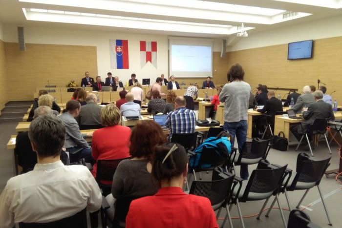 Ilustračný obrázok k článku Ostrá výmena názorov na zastupiteľstve. Došlo k preobsadeniu miest v podnikoch s účasťou mesta