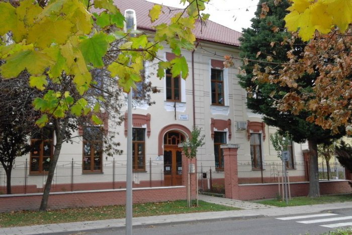 Ilustračný obrázok k článku Šalianske školstvo dosahuje úspechy: Do mesta dochádza mnoho cezpoľných žiakov