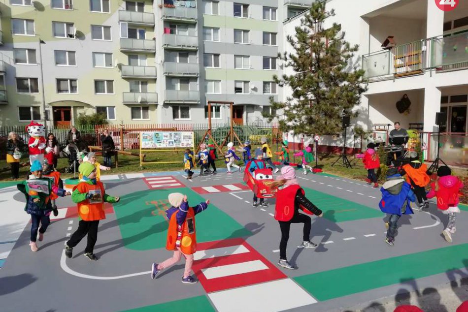 Ilustračný obrázok k článku Projekt Dopraváčik je na svete: Nové dopravné ihrisko v materskej škole, FOTO