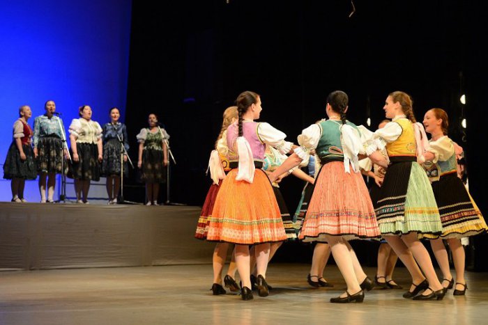 Ilustračný obrázok k článku Folklórny súbor Hornád oslavuje, pripravil premiéru hudobno-speváckeho programu Obzretia