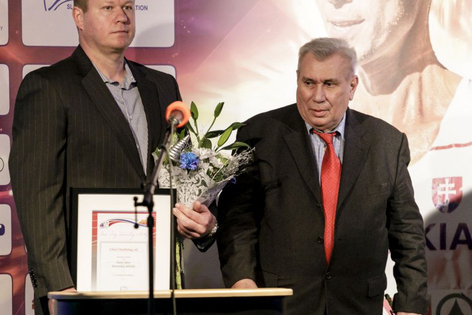 Ilustračný obrázok k článku Trnavčan  zažiaril: Libora Charfreitaga uviedli do Siene slávy slovenskej atletiky