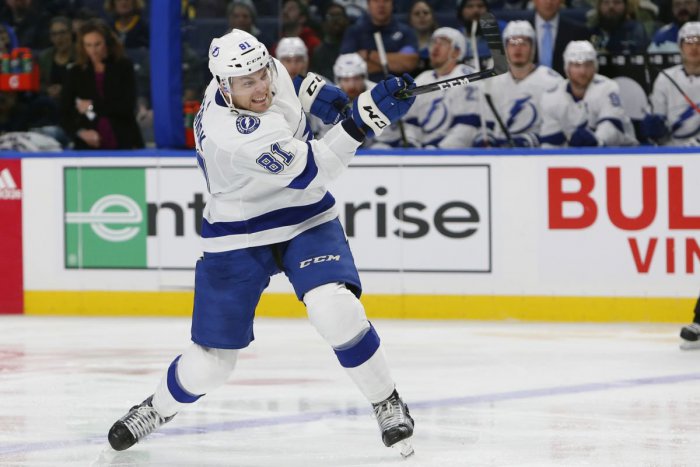 Ilustračný obrázok k článku Erik Černák si odkrútil debut v NHL: Tréner Cooper nešetril chválou