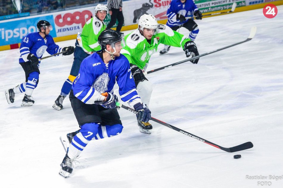 Ilustračný obrázok k článku Nitriansky štadión zaplnili študenti: Hokejová trofej opäť v rukách UKF, FOTO