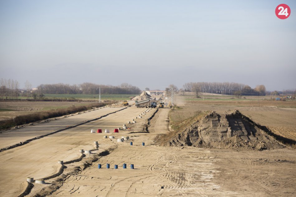 Ilustračný obrázok k článku Aktivisti žiadajú preverenie ťažby štrku na výstavbu D4 a R7