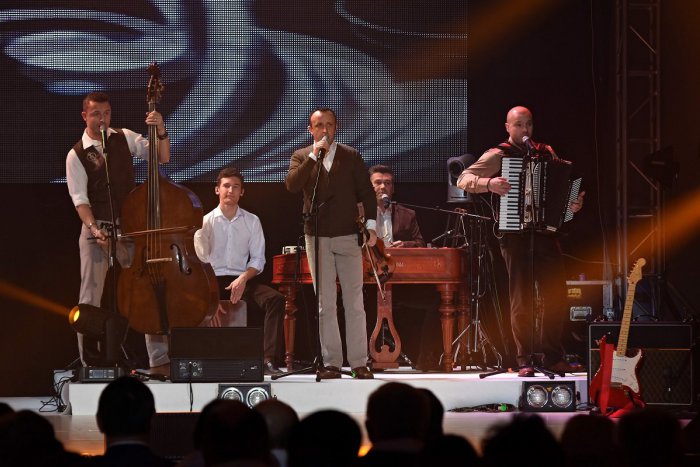 Ilustračný obrázok k článku Sviatočný víkend je tu: Do Považskej prichádzajú aj obľúbení Kandráčovci