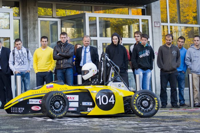 Ilustračný obrázok k článku Študentská formula navštívila stredné školy: Svoju púť ukončila v Trnave