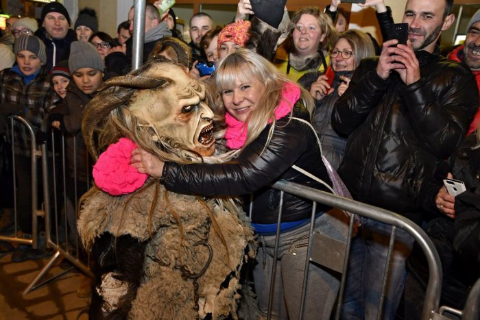 Ilustračný obrázok k článku Davy ľudí na Pochode čertov: Polícia upozorňuje na dopravné obmedzenia