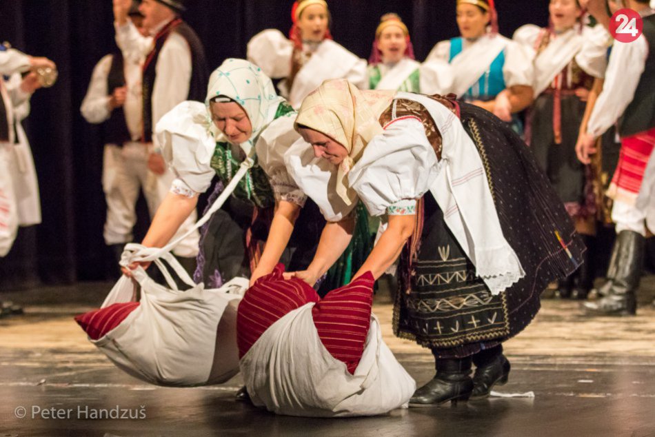 Ilustračný obrázok k článku Folklór stále žije a bude žiť aj naďalej: Ako sa zachovala pod Tatrami svadba?