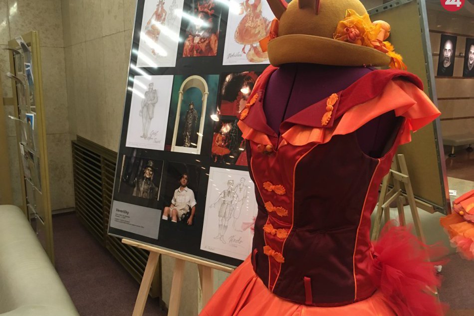 Ilustračný obrázok k článku Dámy, tešte sa: Premiéru novej hry v DAB v Nitre doplní výstava divadelných kostýmov