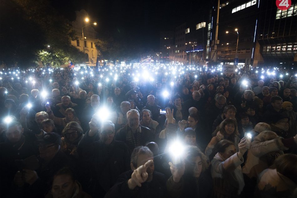 Ilustračný obrázok k článku Spomienka na Jána a Martinu: Dva roky po vražde sa ľudia zídu na Námestí slobody