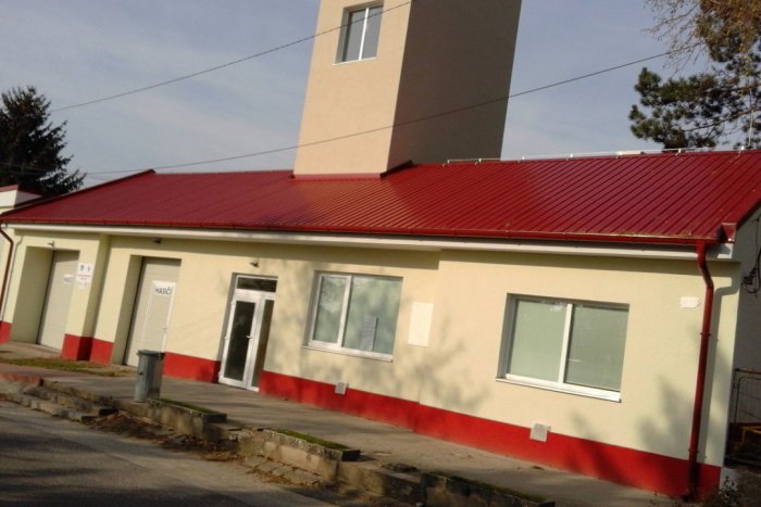 Ilustračný obrázok k článku FOTO, Hasičskú zbrojnicu v Močenku vynovili: Stihli to ešte tento rok