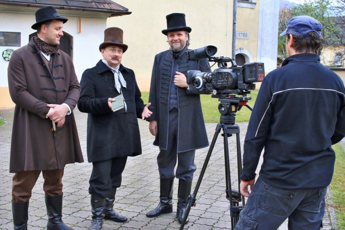 Ilustračný obrázok k článku V uliciach Revúcej sa natáča unikátny film. Takto priblíži Prvé slovenské gymnázium