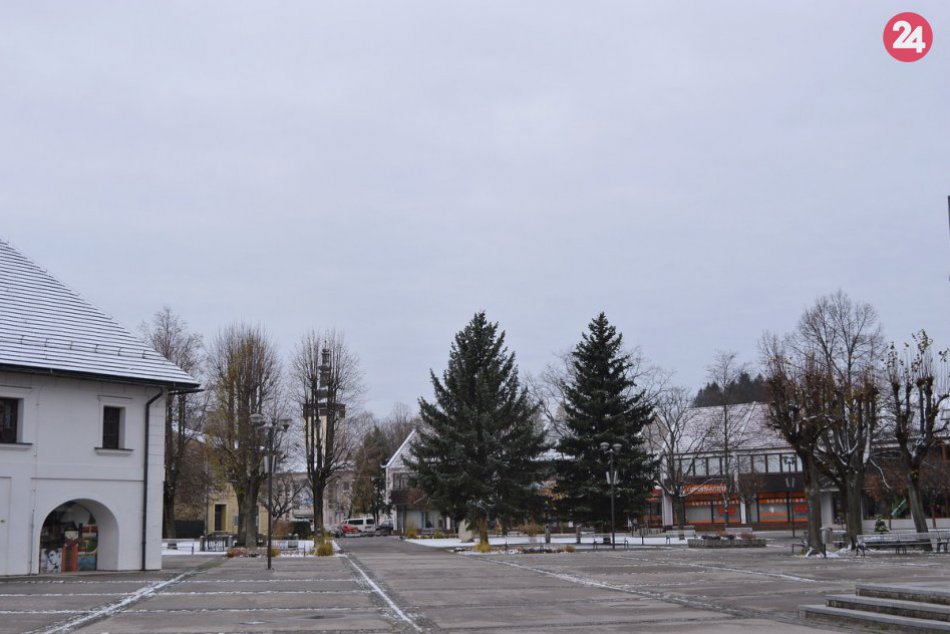 Ilustračný obrázok k článku Pozrite na FOTKÁCH: Perinbaba fúkla na malebný Rajec prvý sneh