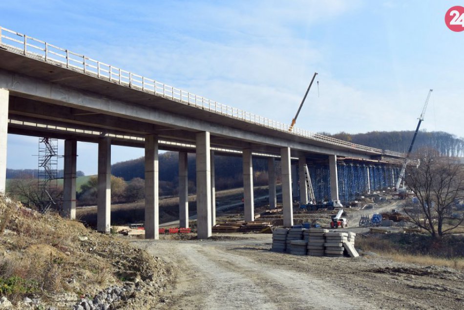 Ilustračný obrázok k článku FOTO: Takto vyzerá rozostavená diaľnica z Bidoviec do Budimíra. Kedy na nej prejdú prvé autá?