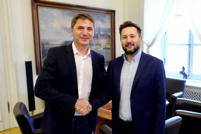 Ilustračný obrázok k článku I. Nesrovnal podpisuje iba nevyhnutné zmluvy, deklaruje mesto