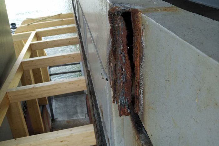 Ilustračný obrázok k článku Lávky na Moste SNP sú zhrdzavené a deravé. Mesto ich opravuje na etapy