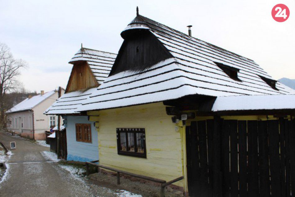 Ilustračný obrázok k článku Vlkolínec pomôže k obnove Notre-Dame: Pridali sa aj ďalšie slovenské pamiatky