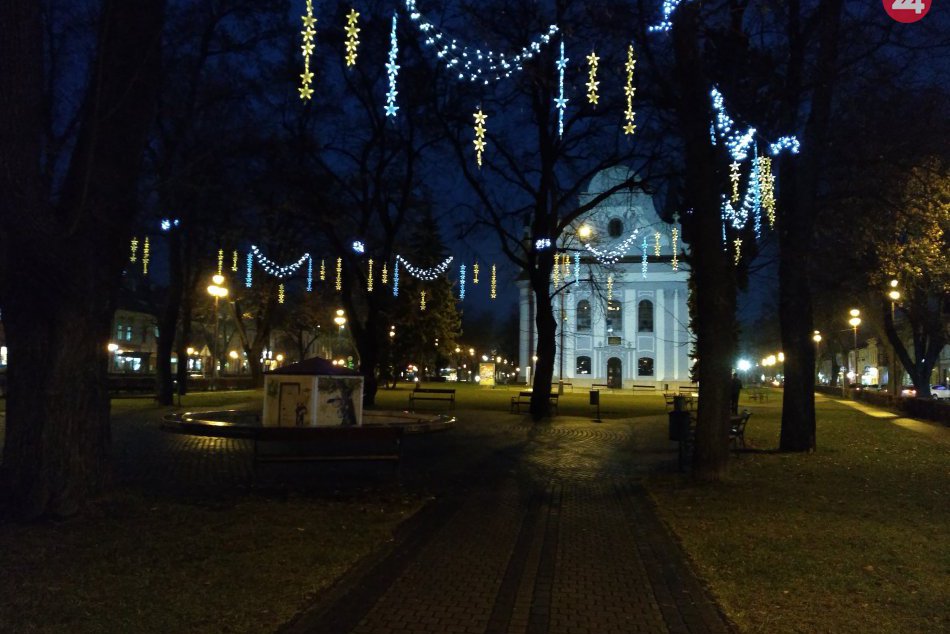 Ilustračný obrázok k článku Zachytené objektívom: Spišská Nová Ves  začína žiť vianočnou atmosférou