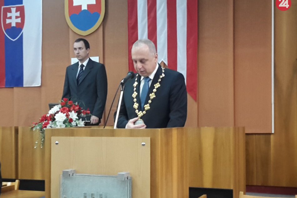 Ilustračný obrázok k článku Začala štvrtá vláda Karola Janasa: Primátorovi hneď zvýšili plat o 50 percent