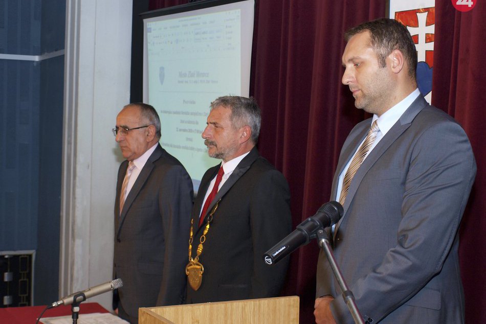 Ilustračný obrázok k článku Foto: Novozvolený primátor Dušan Husár a poslanci skladali verejné sľuby