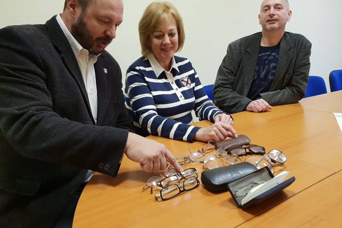 Ilustračný obrázok k článku Aj staré okuliare môžu slúžiť, zbierka v Dúbravke úspešná