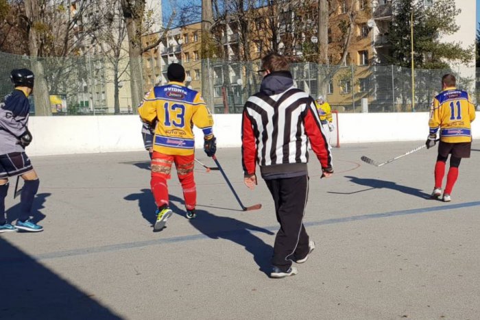 Ilustračný obrázok k článku Jeden z tímov valcuje súperov jedna radosť: Výsledky v Prešovskej hokejbalovej lige