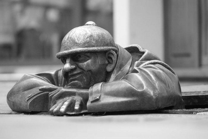 Ilustračný obrázok k článku Čumil je preč! Zaútočili na neho vandali, a tak musel opustiť svoje stále miesto