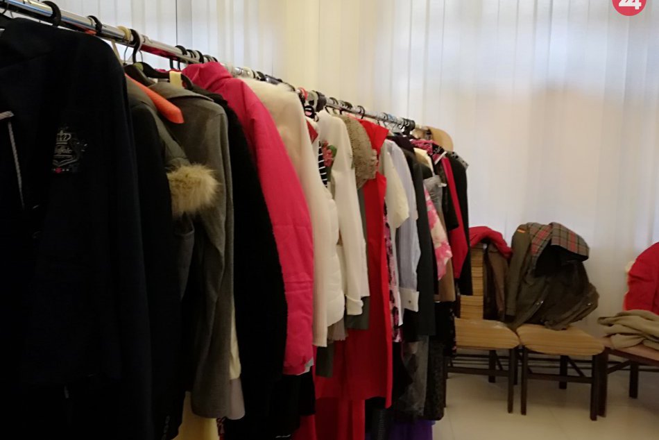 Ilustračný obrázok k článku Pomoc pre ľudí v sociálnej núdzi: Mesto chystá veľký výdaj šatstva a obuvi