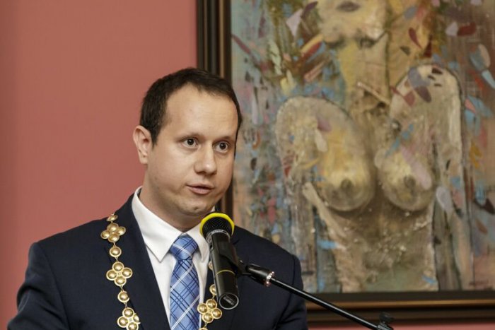 Ilustračný obrázok k článku Do kresla starostu Devínskej Novej Vsi oficiálne zasadol Dárius Krajčír