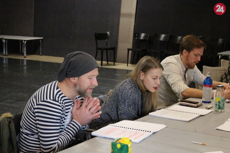 Ilustračný obrázok k článku FOTO: Herci DAB v Nitre skúšajú najlepšiu francúzsku komédiu súčasnosti