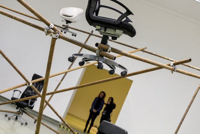 Ilustračný obrázok k článku FOTO: Výstava v Kunsthalle pripomenie panelákovú kultúru umakartu a hliníkových líšt