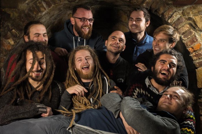 Ilustračný obrázok k článku Bude to pre nich premiéra: Prešovská kapela Akustika vyrazí na koncertné turné