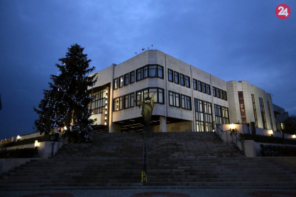 Ilustračný obrázok k článku FOTO: Parlament sa pripravuje na najkrajšie sviatky v roku