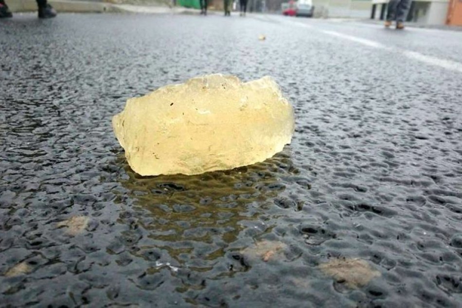 Ilustračný obrázok k článku Vodiči aj chodci, majte sa na POZORE! Poľadovica HROZÍ po celom Banskobystrickom kraji