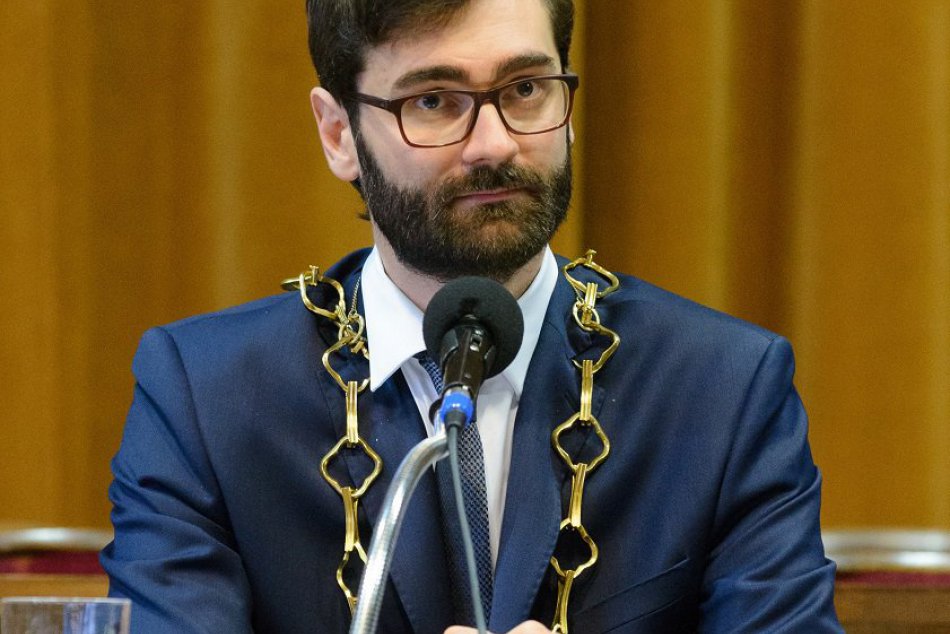 Ilustračný obrázok k článku Mesačný plat novozvoleného primátora Nitry: TÚTO sumu si Marek Hattas pripíše na účet
