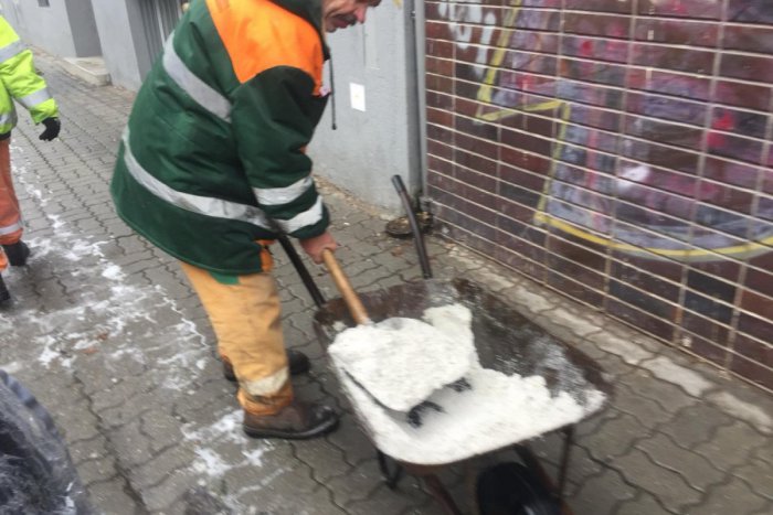 Ilustračný obrázok k článku Nedeľná situácia bola extrémna. Nosko: Najväčší problém vidíme v čistení chodníkov